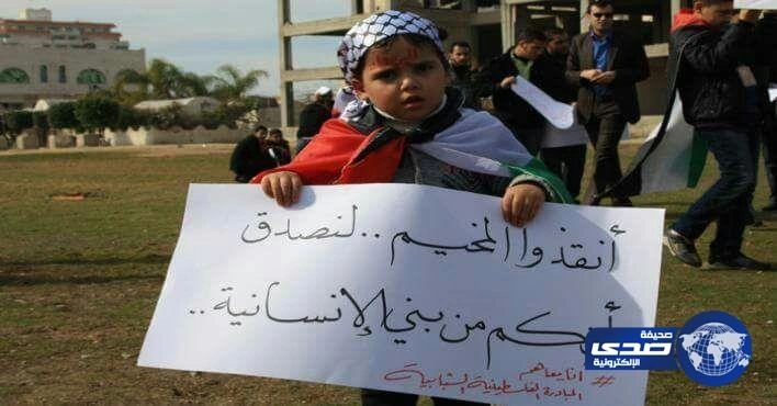 بسبب الحصار .. أهالي مخيم اليرموك يلجأون لحرق ملابسهم وأثاث منازلهم للتدفئة