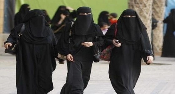 الغامدي عن " العباءة " : ليست من تعاليم الإسلام والأسود غير ملزم