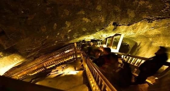 منجم ملحي يتحول إلى قصر سياحي بفضل عماله