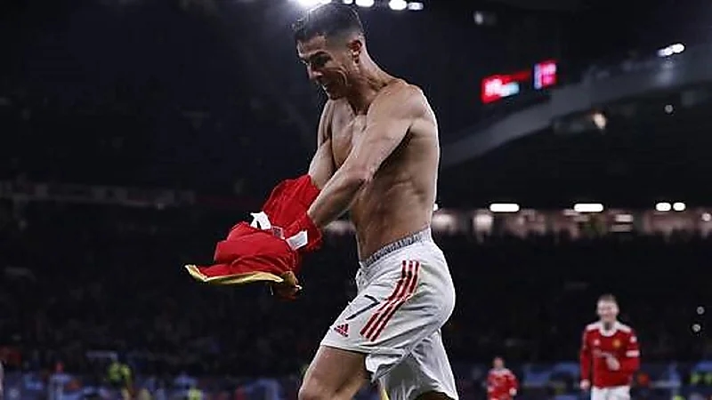 مصارع شهير ساخرا من رونالدو: "ناعم ويمتلك جسما استعراضياً"