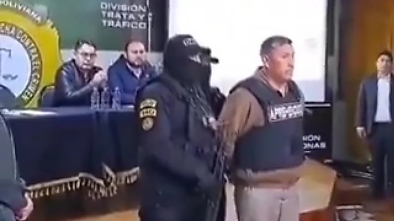 لحظة اعتقال خوان خوسيه زونيغا قائد عملية الانقلاب الفاشلة في بوليفيا.. فيديو