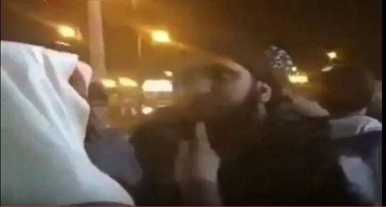 بالفيديو .. مشادة بين مواطن يؤدي دور "المحتسب" وصاحب مطعم بسبب الموسيقي