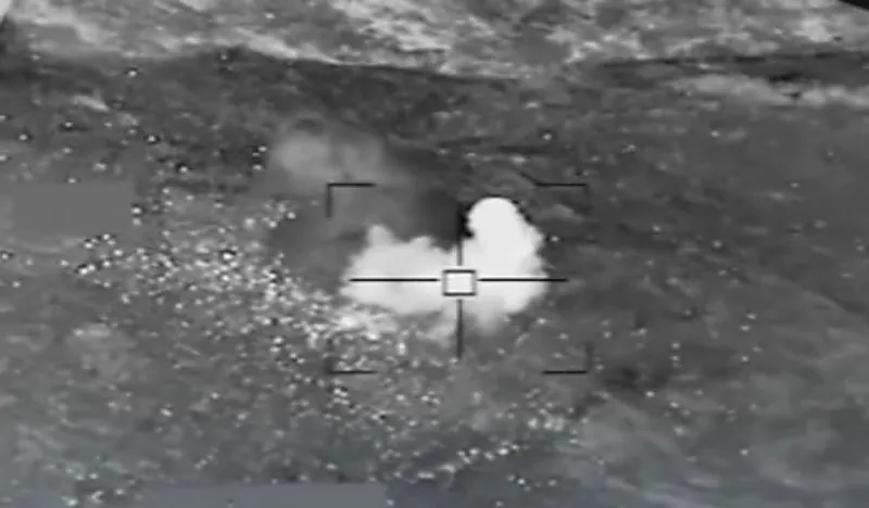 شاهد.. التحالف ينشر لقطات لتدمير 3 طائرات مسيّرة أطلقتها الحوثيين تجاه المنطقة الجنوبية