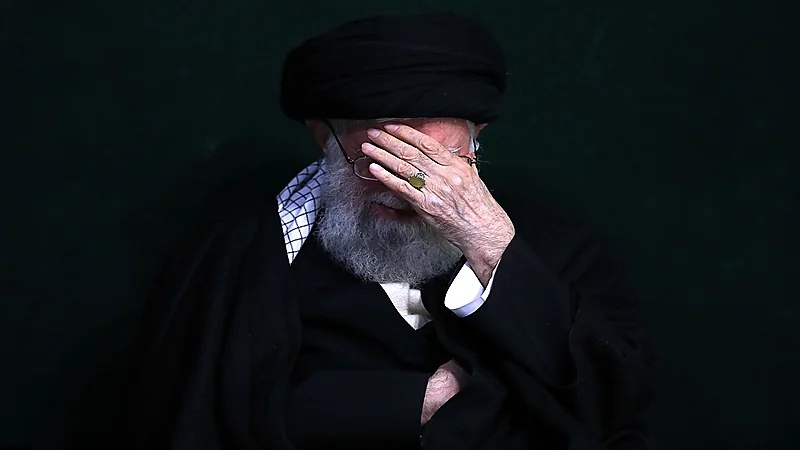 المعارضة الإيرانية تتبنى الهجوم على خامنئي عبر التلفزيون الرسمي