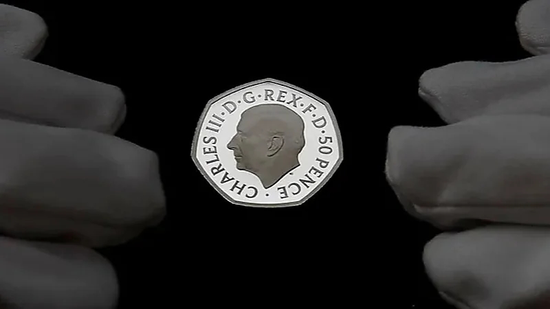 بالصور.. ظهور أول عملة بريطانية بصورة الملك تشارلز
