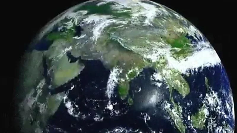 "المسند" يوضح سبب الفارق الزمني في وقت دخول الصلاة بين مكة ومدن أخرى