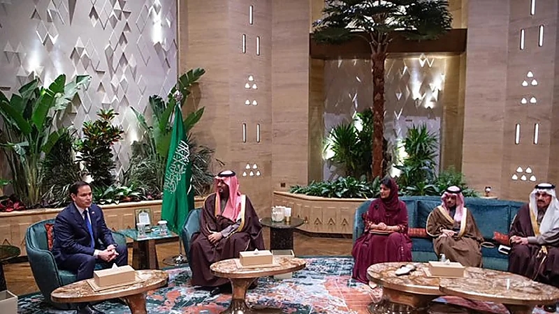 ولي العهد يستقبل وزير الخارجية الأمريكي .. فيديو وصور