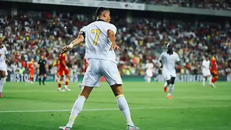 رونالدو يتنازل عن ركلة جزاء لساديو ماني ويشعل المنصات بتواضعه اللافت.. فيديو