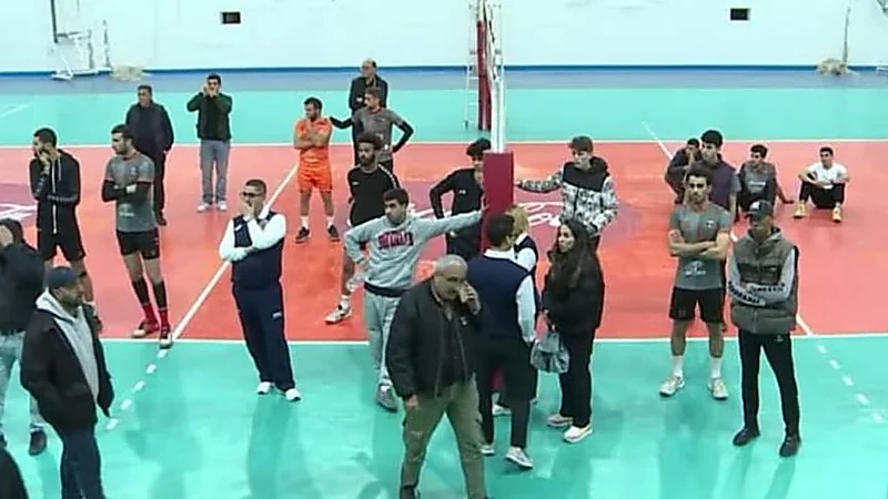 لوفاة والد أحد اللاعبين .. إيقاف مباراة لكرة الطائرة بتونس