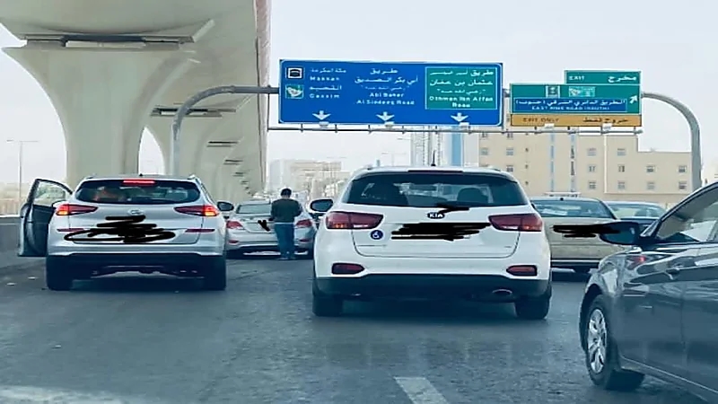 حادث بين 3 مركبات يتسبب في ازدحام مروري بالرياض