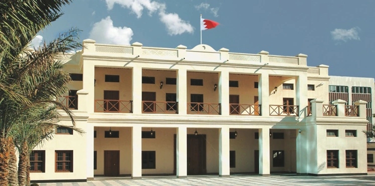 خليجي يستدرج بنغالي لشقته ويفاجئه بتلك الخدعة