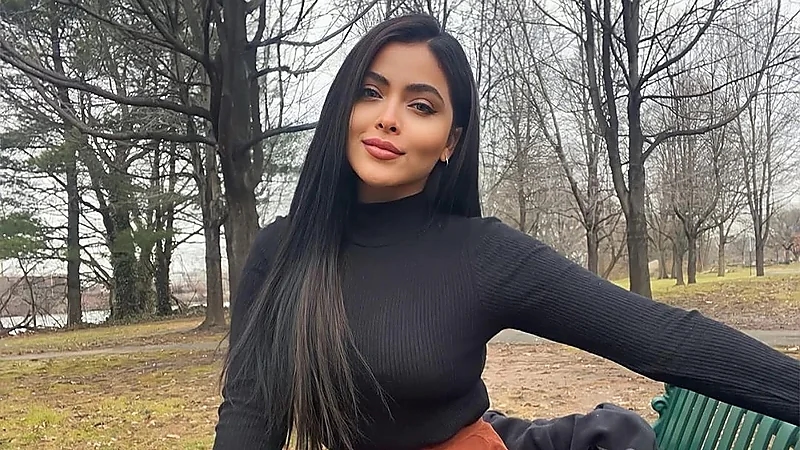 عصابة تفتح النار على ملكة جمال شهيرة في وضح النهار.. فيديو