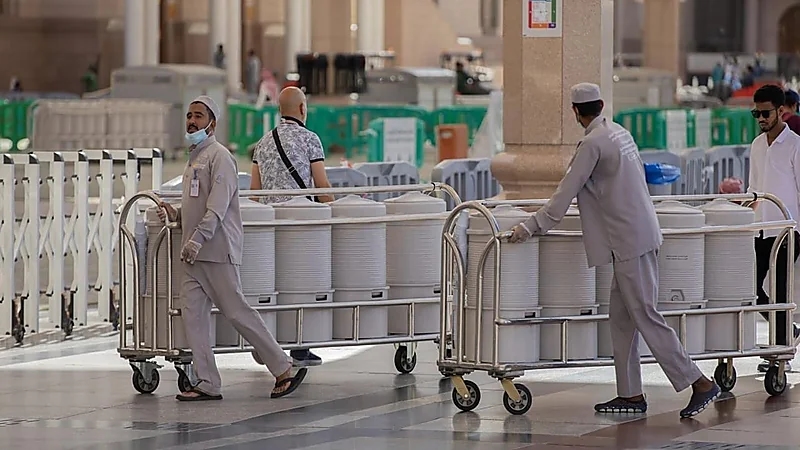 11 ألف طن من مياه زمزم لسقيا ضيوف الرحمن في المسجد النبوي.. فيديو