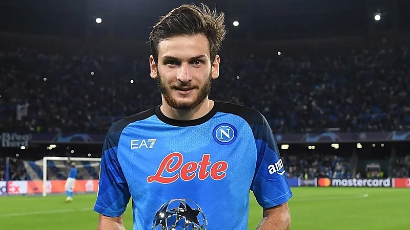 عرض ضخم من الاستثمارات العامة لضم نجم نابولي إلى نيوكاسل