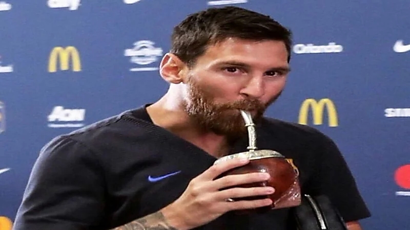 جدل حول شاي "ميسي" المفضل وعلاقته بالسرطان