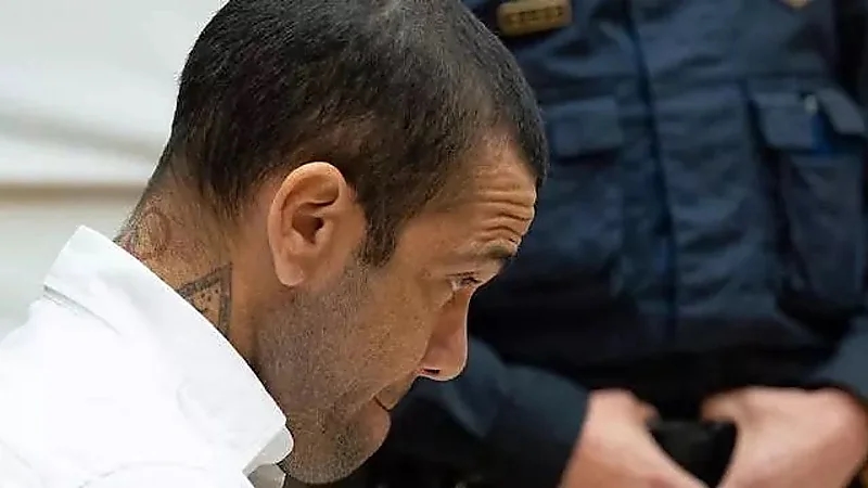 الكشف عن أسباب فشل ألفيس في دفع كفالة خروجه من السجن