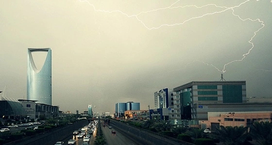 أمطار رعدية مصحوبة بزخات برد بالرياض وعسير.. وأتربة وغبار بالشرقية والقصيم