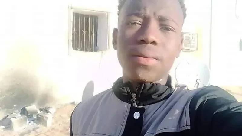 شاهد .. جلد وتعذيب لاجئ سوداني على يد مسلح في ليبيا