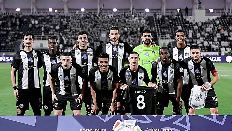 الشباب يواجه أزمة.. إبعاد المدرب وثلاثي أجنبي