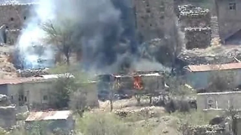 بقذائف المدفعية.. مليشيا الحوثي تقصف منازل مدنيين بالضالع جنوب اليمن