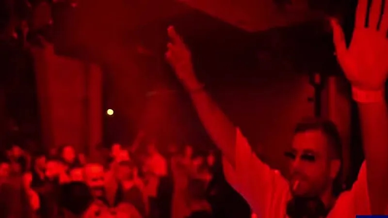 مقـتل لاعب إيطالي بعد اشتباك مع الشرطة في جزيرة المشاهير.. فيديو