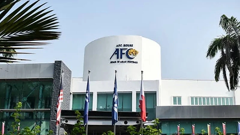 اتحاد الكرة الآسيوي يُعاقب لاعبي النصر والاتحاد بالإيقاف