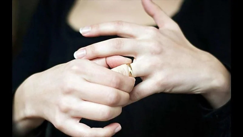 سيدة في دعوى الخلع: زوجي ضعيف الشخصية أمام والدته