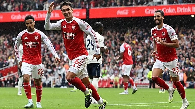 آرسنال يتغلب على نوتينغهام بثلاثية