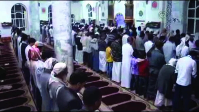 الحوثيون يوافقون على التراويح مقابل 7 آلاف ريال