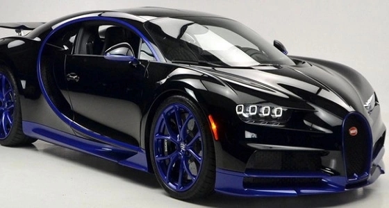 وصول بوجاتي شيرون للولايات المتحدة باللونين الأسود والأزرق