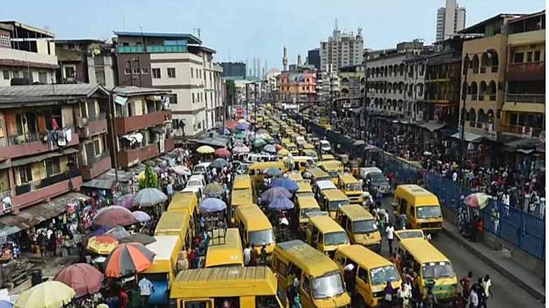 مصرع 21 رياضيًا في حادث سقوط حافلة أثناء العودة من مهرجان رياضي