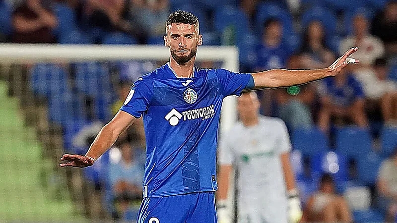 الخلود يقترب من ضم البرتغالي دومينغوس دوارتي