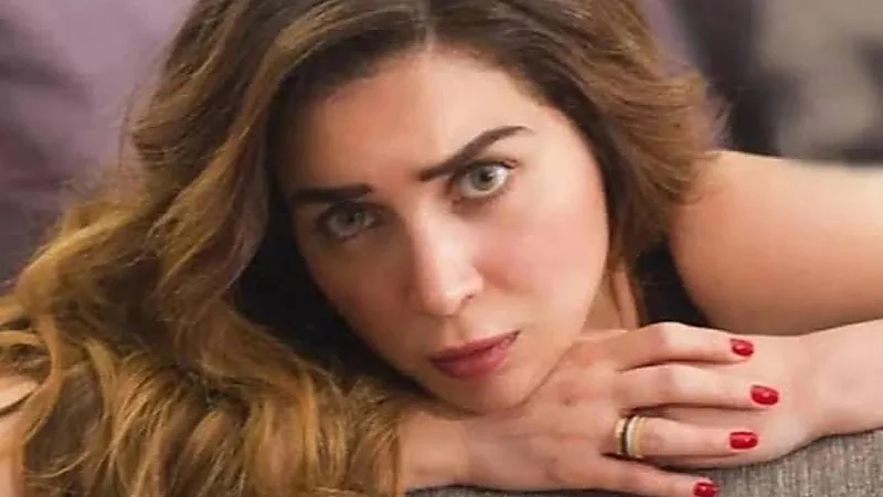 مي عز الدين تكشف عن إصابتها في عينها