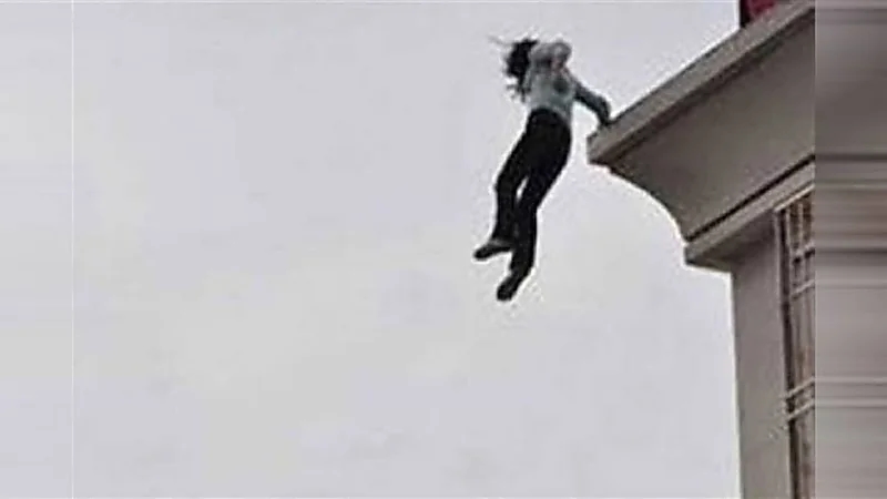 مصرع "فتاة" سقطت من الطابق الرابع في ظروف غامضة