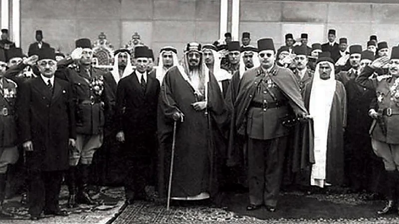 قصة 5 أبيات أضيفت لأغنية "أم كلثوم" احتفاءًا بزيارة الملك عبدالعزيز لمصر (فيديو)