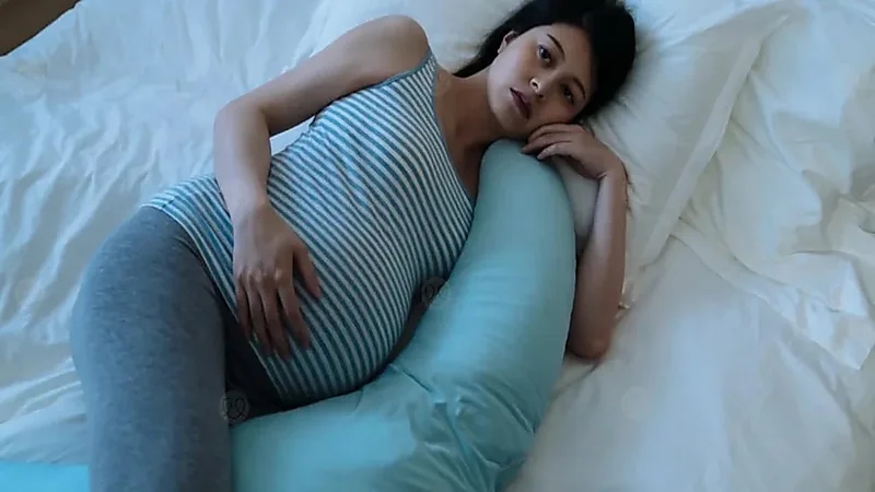 خطورة النوم على البطن على الجنين