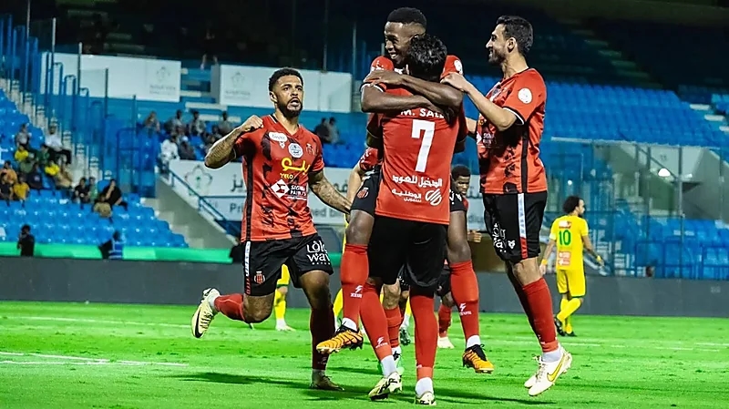 الرياض يسعى لتعزيز صفوفه