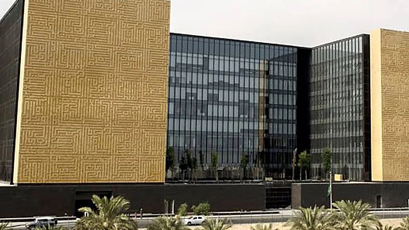 مركز "الحوار الوطني" يوضح أهمية الحوار الأسري