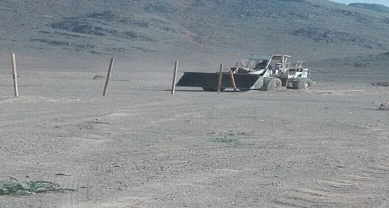 بالصور.. أمانة المدينة تزيل اعتداءات على أراضي بالفريش