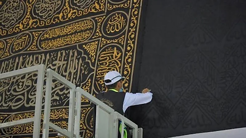 الكشف عن كمية القطن المستخدمة في كسوة الكعبة وكيفية استعمالها
