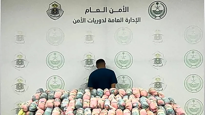 القبض على عدد من المتورطين في قضايا جنائية مختلفة.. فيديو