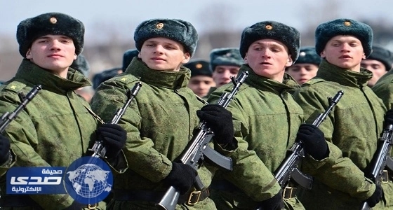 جندي روسي يقتل 3 من زملائه ويفر