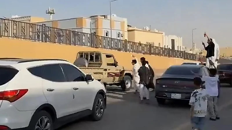 جماهير الهلال تحتشد أمام مقر النادي بعد ملحمة مانشستر سيتي.. فيديو