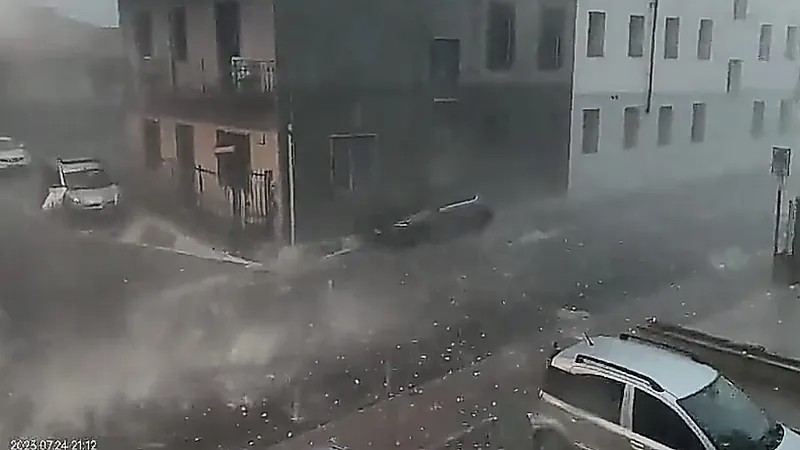 مختص : العلاقة بين حبات البرد ودرجة الحرارة طردية موجبة .. فيديو