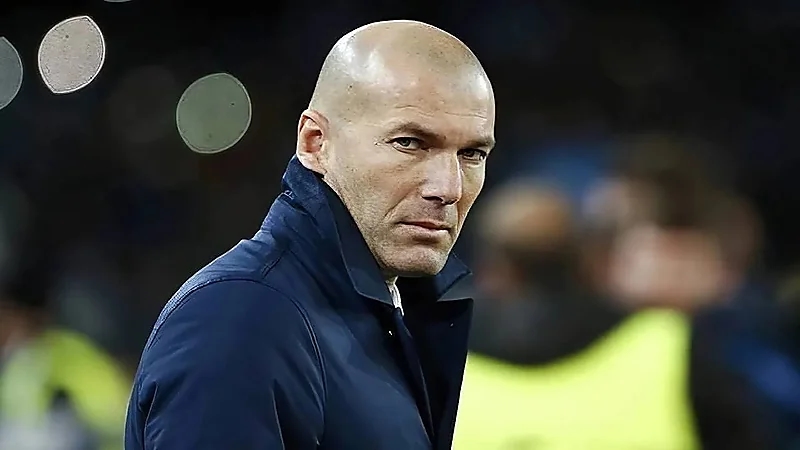 خلفَا للإيطالي مانشيني.. "زيدان" أحد المرشحين لتدريب المنتخب الوطني