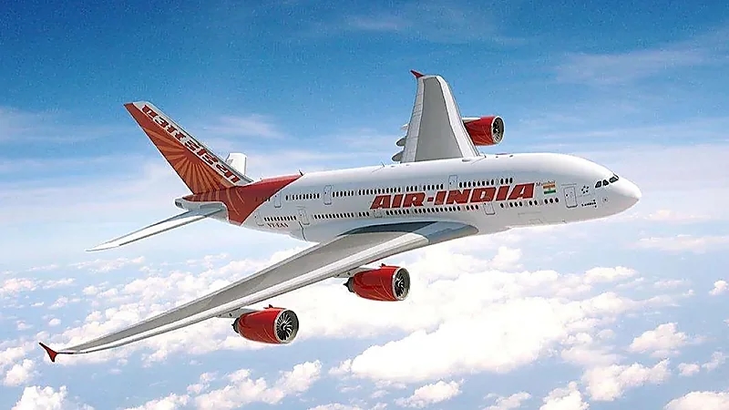 طائرة تقلع إلى وجهتها وتترك 55 راكبًا في المطار