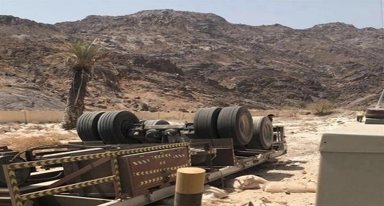 بالفيديو والصور.. إصابة 5 طلاب وسائق شاحنة في حادث بنجران