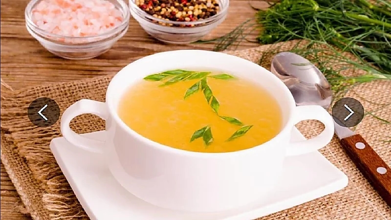 اختصاصية تغذية تحذر من أضرار حمية السوائل