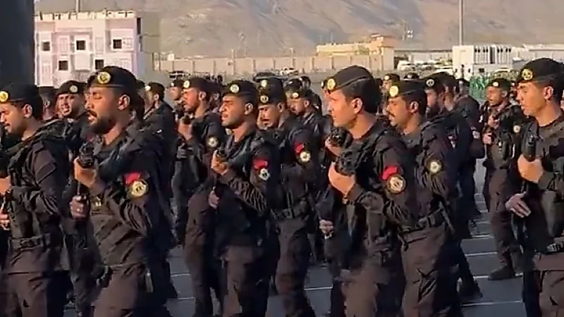 الأهازيج الوطنية تسبق العرض العسكري لقوات أمن الحج: وأمن الحج يا ملكنا .. فيديو