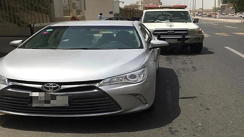 بالفيديو.. الإطاحة بقائد مركبة تجاوز السرعة القانونية والخط الأصفر